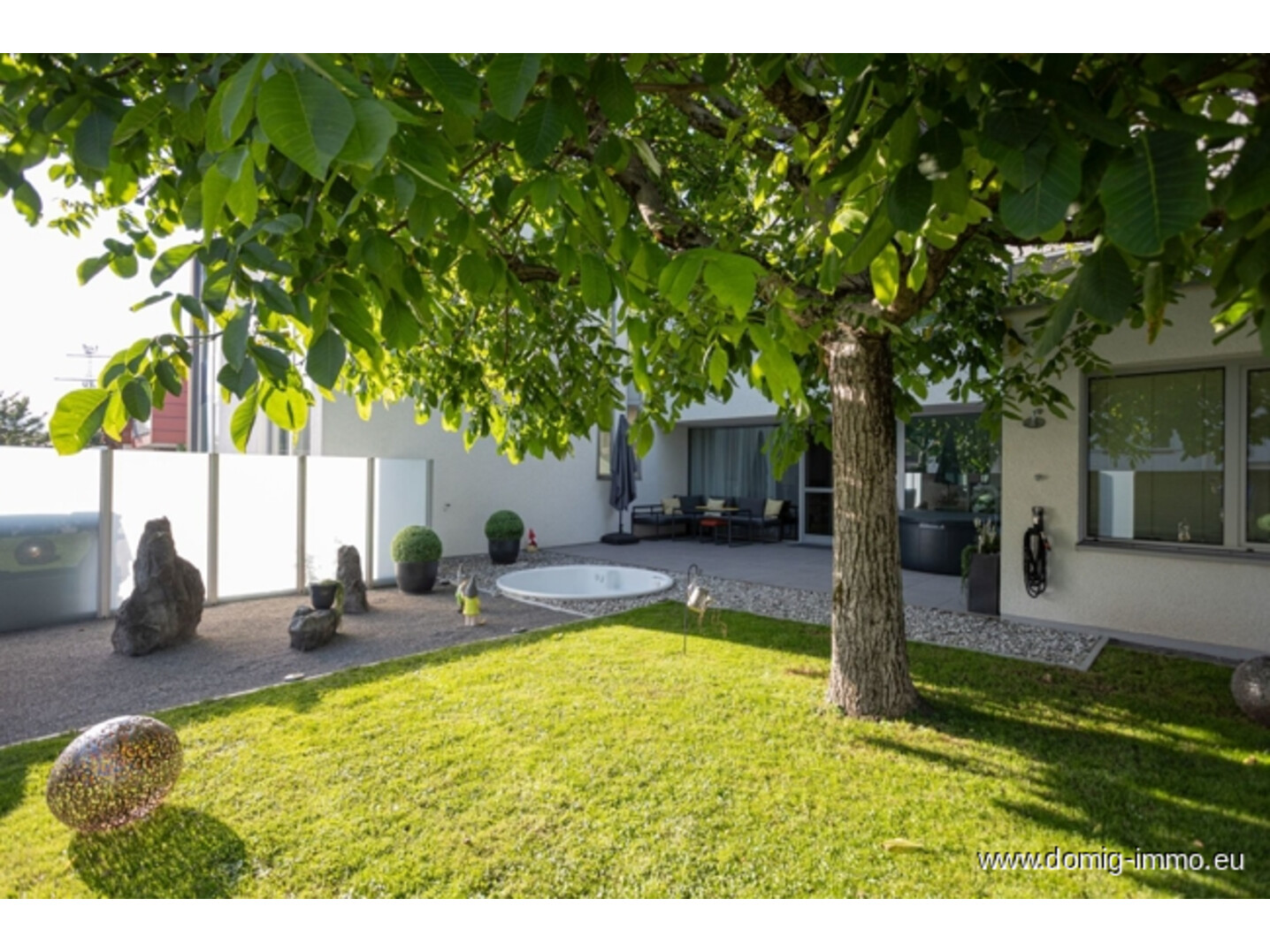 privater Garten zum Wohnhaus