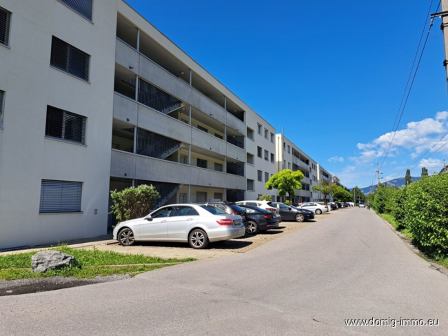 Außenansicht / Besucherparkplätze